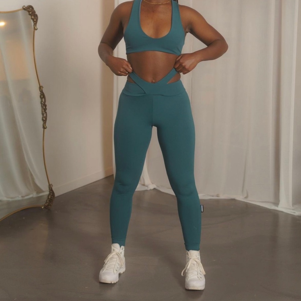 Monhnny V Waist Leggings